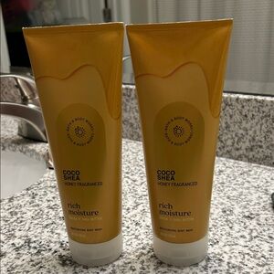 Bath & Body Works Coco Shea Honey moisturizing body wash set if 2